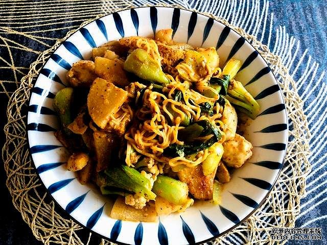 天熱沒食欲，我家就來一碗這個(gè)開胃菜，快速上桌，麻辣鮮香特過癮