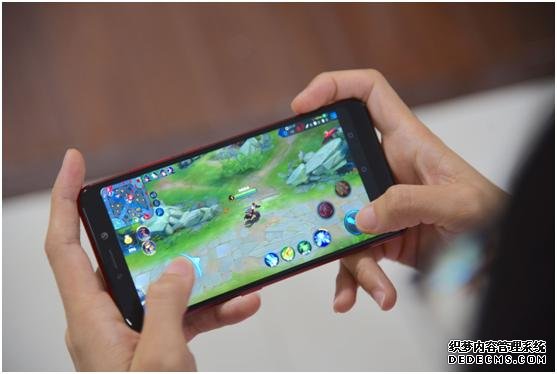 聯(lián)合天貓平臺(tái)發(fā)售，OPPO R11s成雙十一換機(jī)新選擇