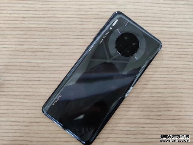 華為Mate30：我都跌成“紅米價(jià)”了，你們?cè)趺催€不買？