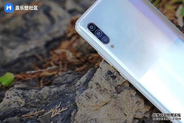 三星Galaxy A90 5G仍然在售：2699元買5G新旗艦還是買它？