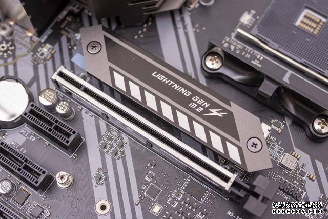 升級PCI-E 4.0，支持雙顯卡，微星B550M迫擊炮開箱