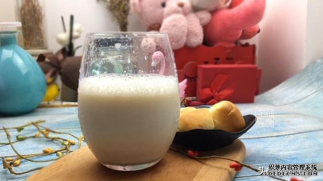 全脂、低脂、脫脂牛奶，應(yīng)該怎么選？4個知識點，教你正確喝牛奶