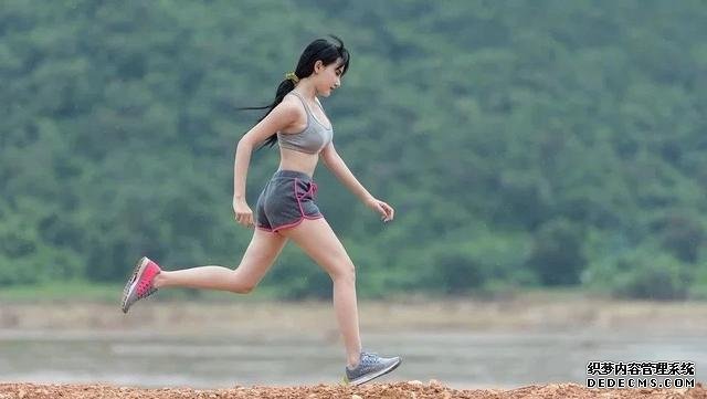跑步時(shí)帶上正念，改善抑郁，增強(qiáng)自信，健身又健心