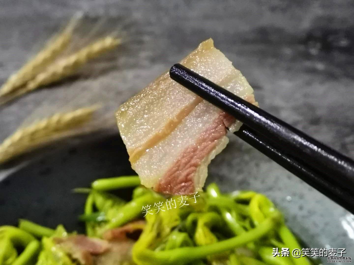 秋季，雙節(jié)期間，注意少吃3類食物，對家人身體好