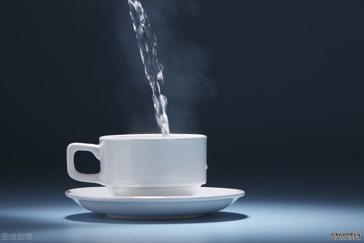 熱水兌冷水對身體有傷害？正確飲水，這2點很重要